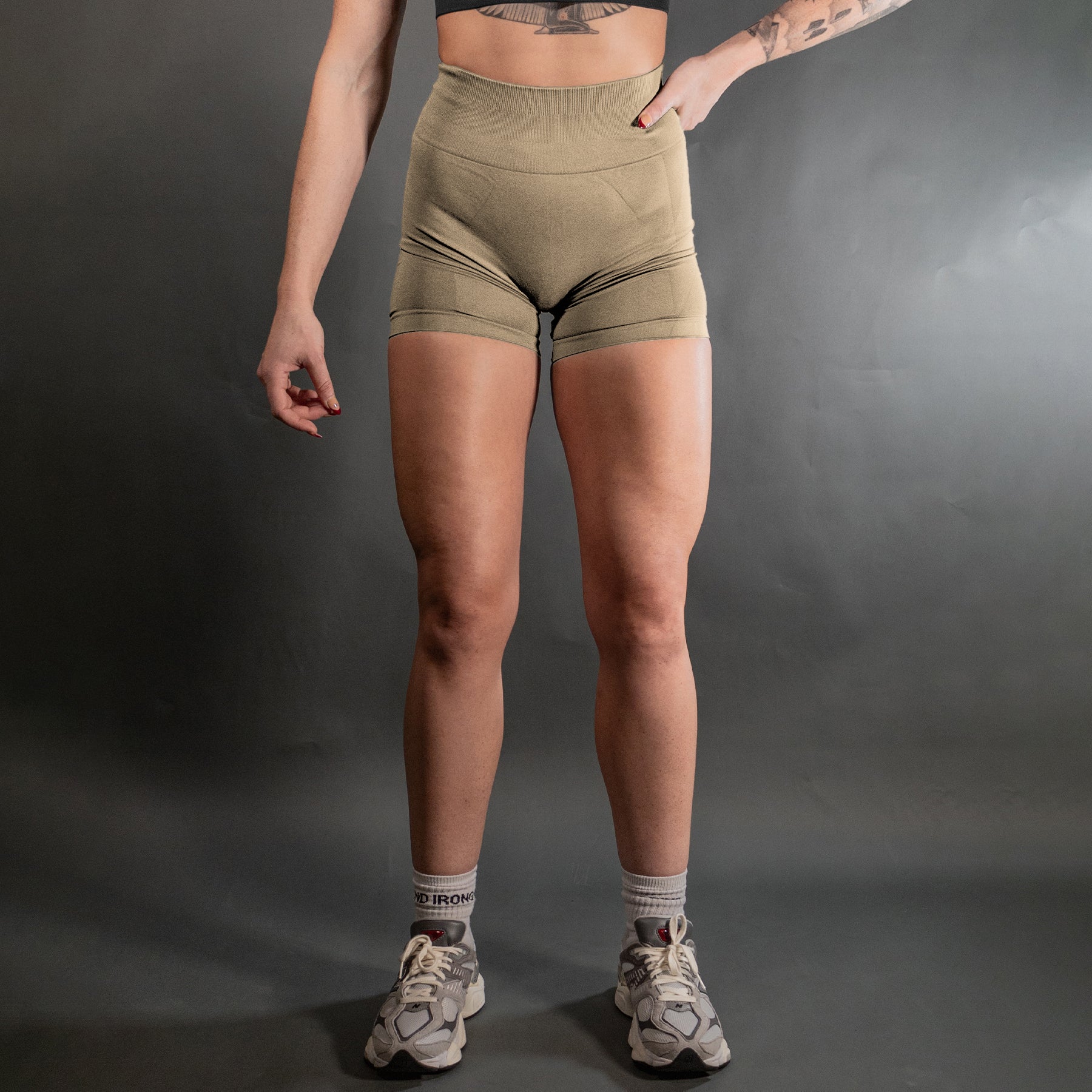 Reborn Contour Seamless Shorts | Khaki