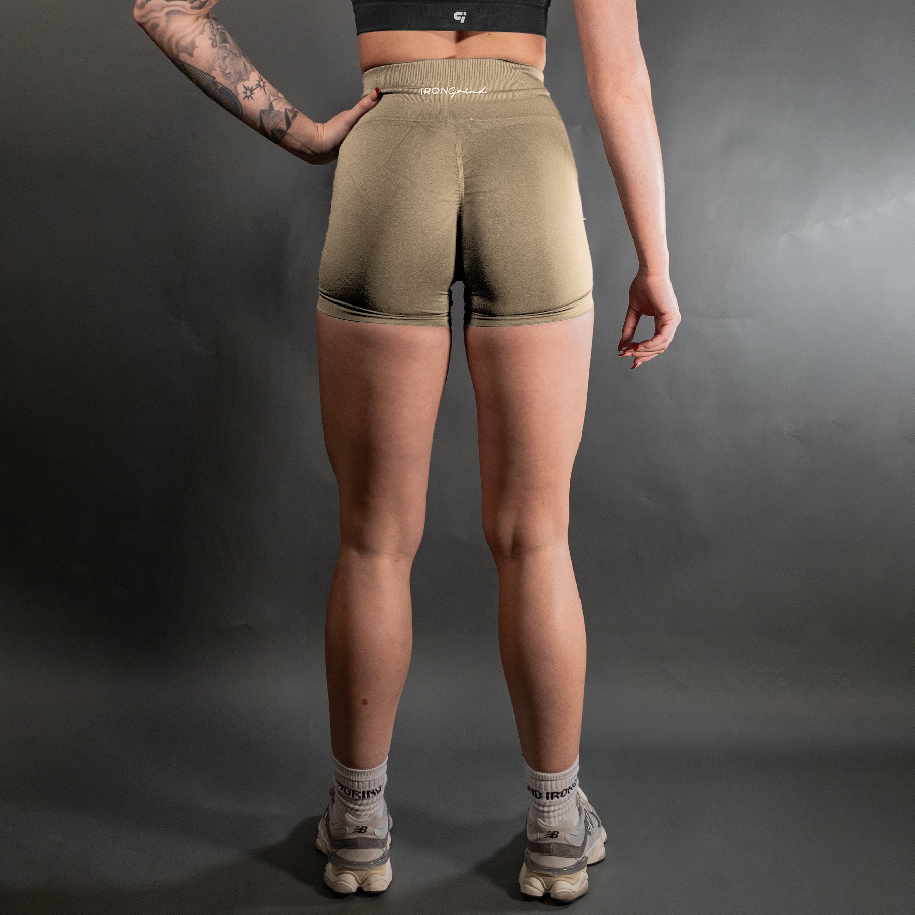 Reborn Contour Seamless Shorts | Khaki